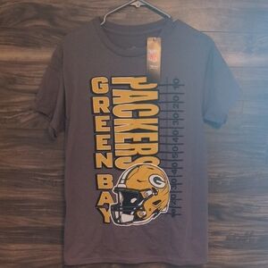 NFL Green Bay Packers Gray T-Shirt Helmet & Field Graphic Tee - Men’s Small